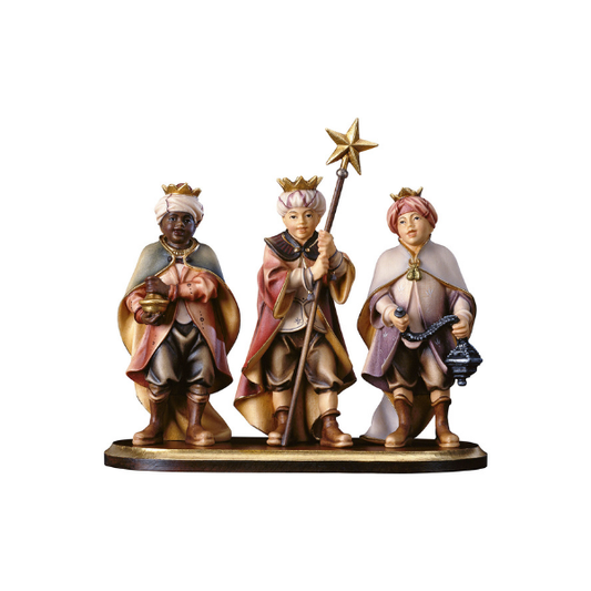 Drei Sternsinger auf Podest Hirtenkrippe
